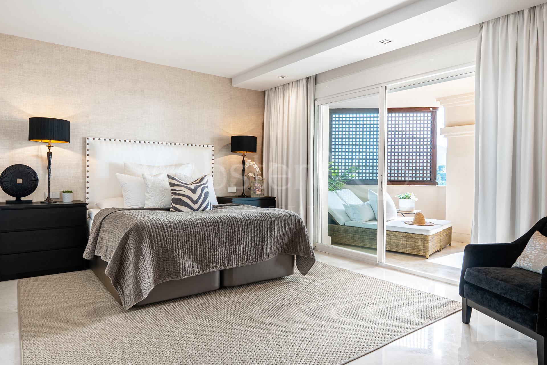 Apartment Phoenix - Elegancia Renovada, Nueva Andalucia