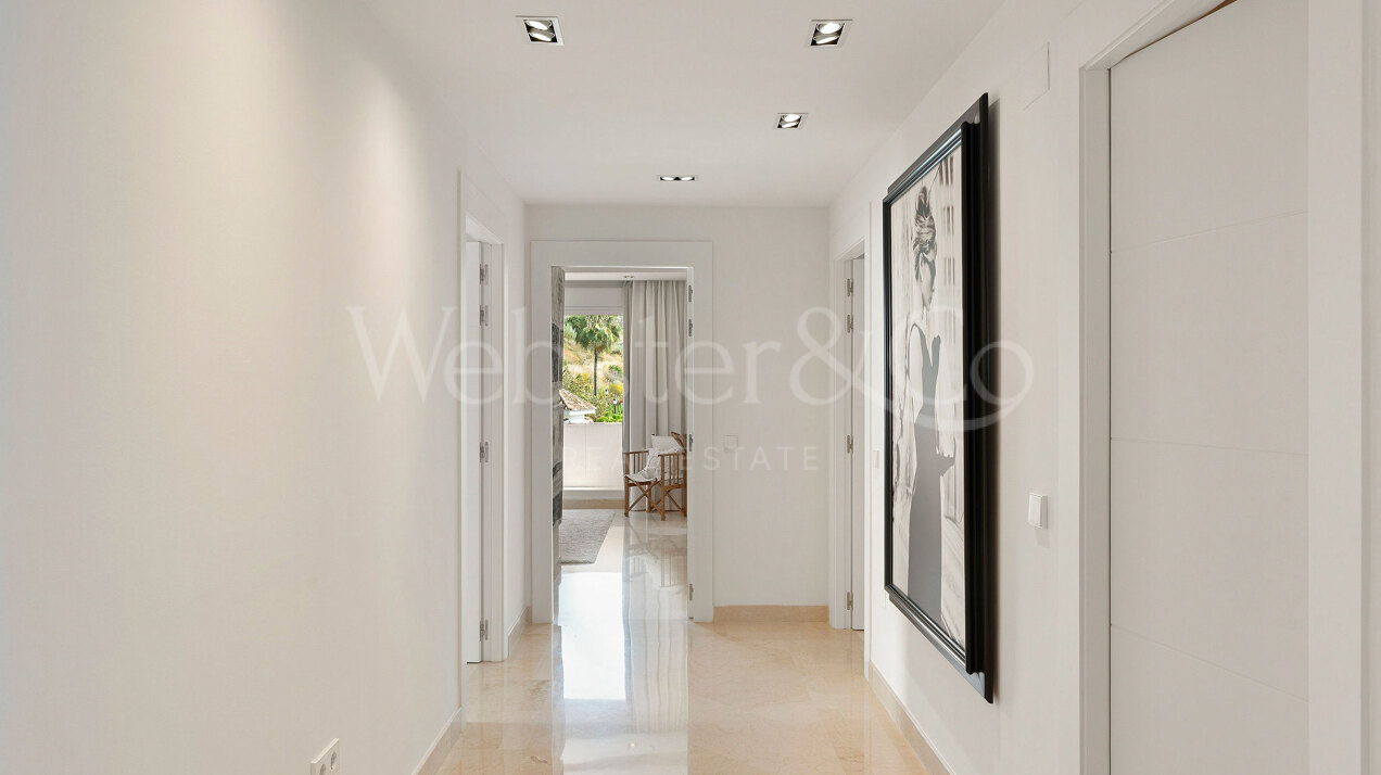 Apartment Phoenix - Renovated Elegance, Nueva Andalucia