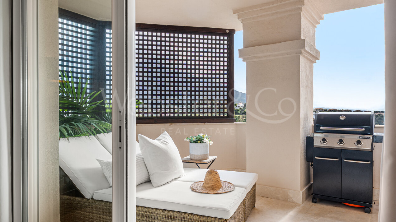 Apartment Phoenix - Renovated Elegance, Nueva Andalucia