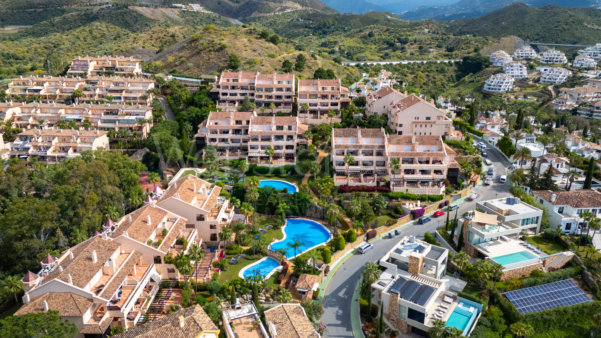 Apartment Phoenix - Elegancia Renovada, Nueva Andalucia