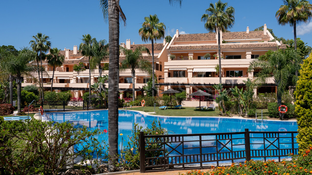 Apartment Phoenix - Renovated Elegance, Nueva Andalucia