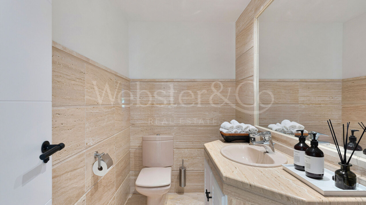 Apartment Phoenix - Renovated Elegance, Nueva Andalucia