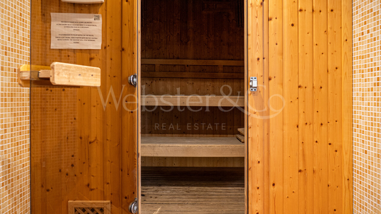 Apartment Phoenix - Renovated Elegance, Nueva Andalucia