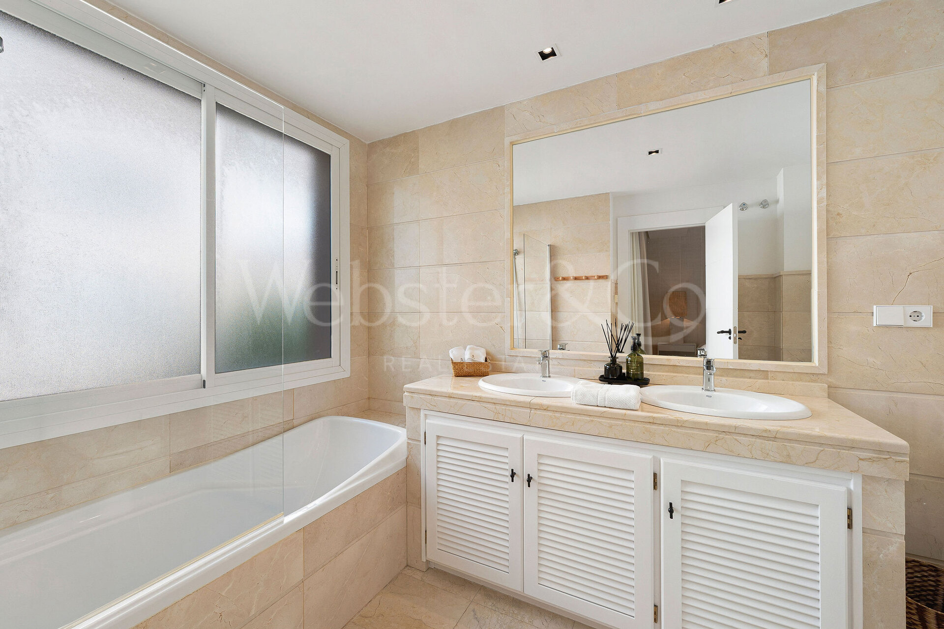 Apartment Phoenix - Elegancia Renovada, Nueva Andalucia