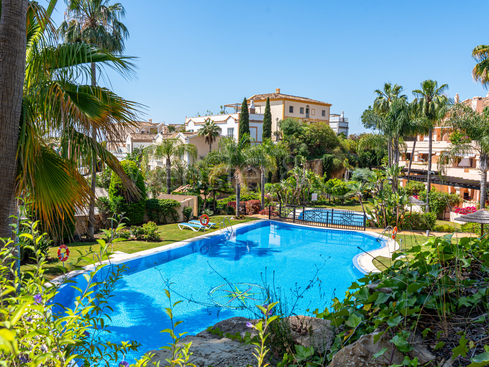 Apartment Phoenix - Elegancia Renovada, Nueva Andalucia
