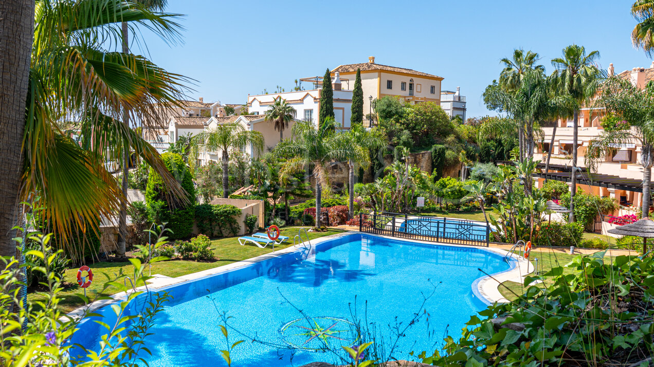 Apartment Phoenix - Renovated Elegance, Nueva Andalucia