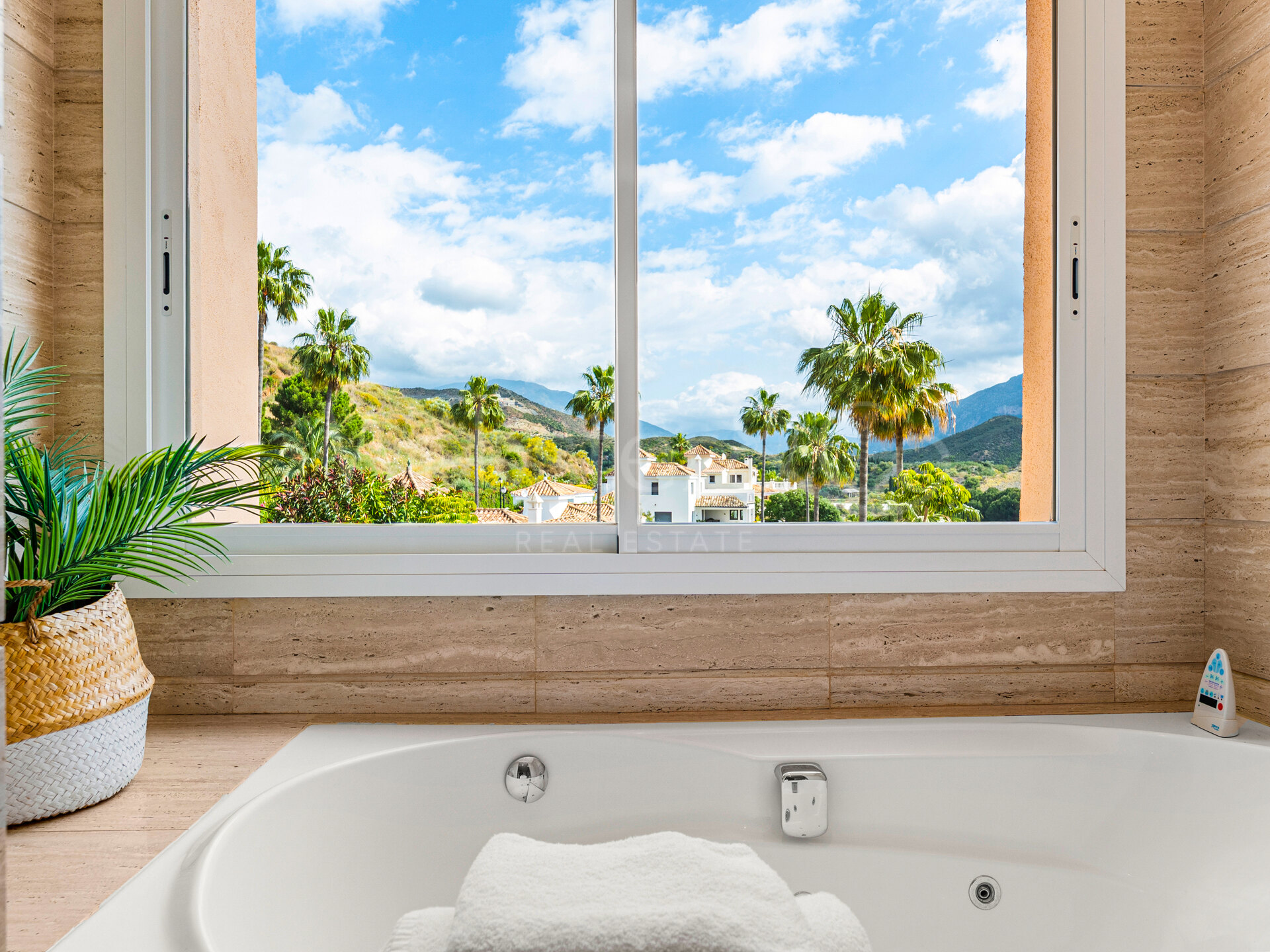 Apartment Phoenix - Elegancia Renovada, Nueva Andalucia