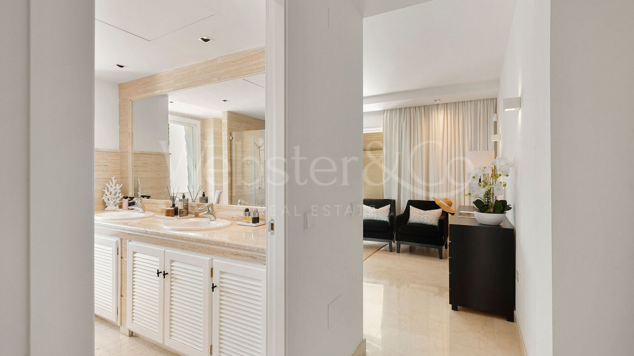 Apartment Phoenix - Renovated Elegance, Nueva Andalucia