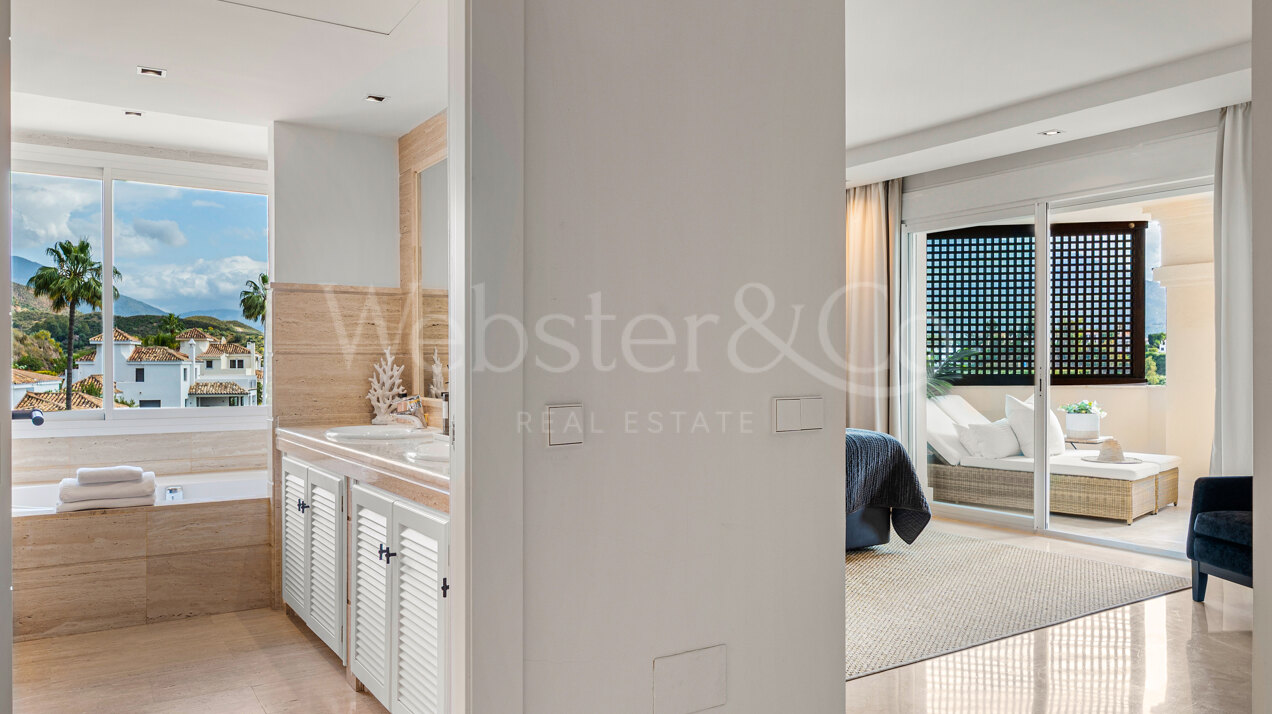 Apartment Phoenix - Renovated Elegance, Nueva Andalucia