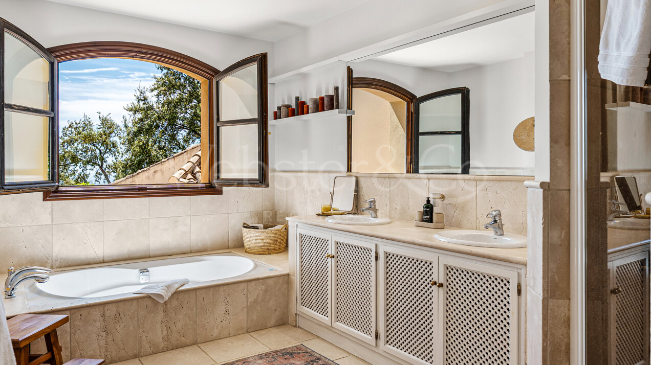 Villa Sylvan - Classical & Elegant Home, La Zagaleta