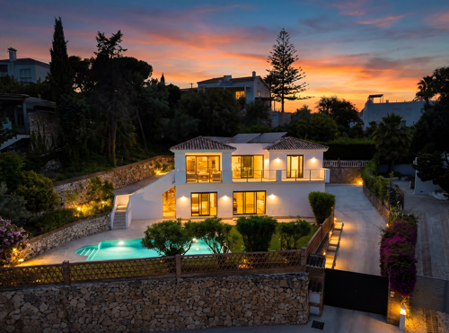 Property Highlights: - Four Bedrooms- Recently Renovated- Move-In Ready- Private Pool- Private Garden- Open Views- Modern Kitchen- Outdoor Dining- Family Layout- El Rosario Location