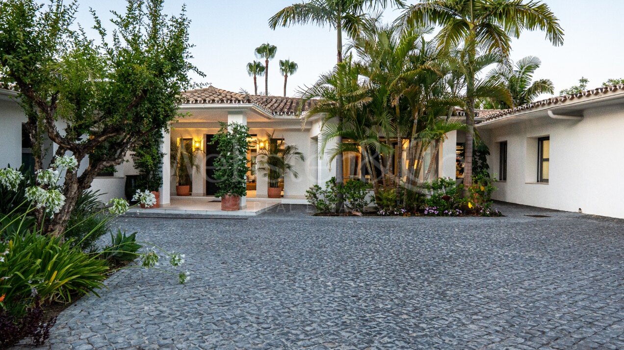 The Cerquilla Gardens - A Timeless Villa, Nueva Andalucia