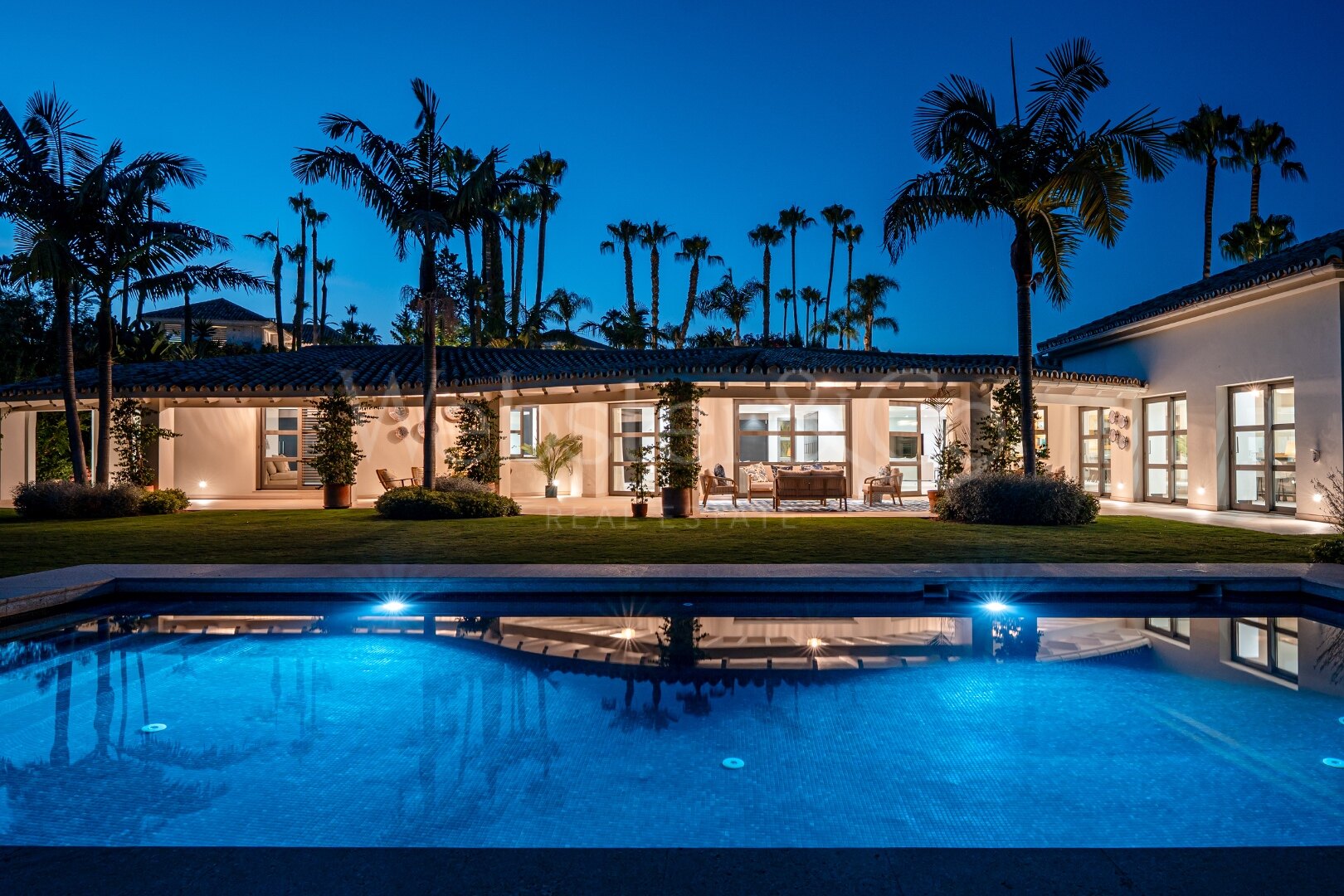 The Cerquilla Gardens - Una Villa Atemporal, Nueva Andalucía
