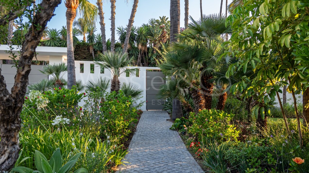 The Cerquilla Gardens - A Timeless Villa, Nueva Andalucia
