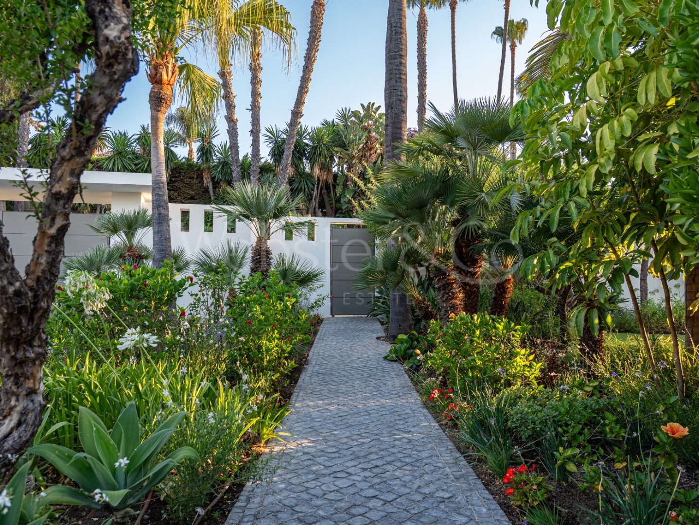 The Cerquilla Gardens - A Timeless Villa, Nueva Andalucia