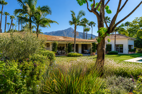 The Cerquilla Gardens - A Timeless Villa, Nueva Andalucia