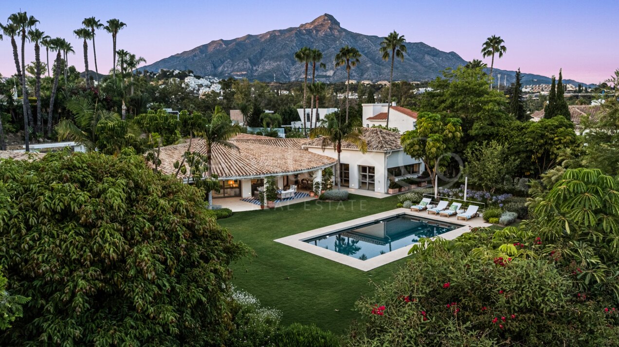 The Cerquilla Gardens - A Timeless Villa, Nueva Andalucia