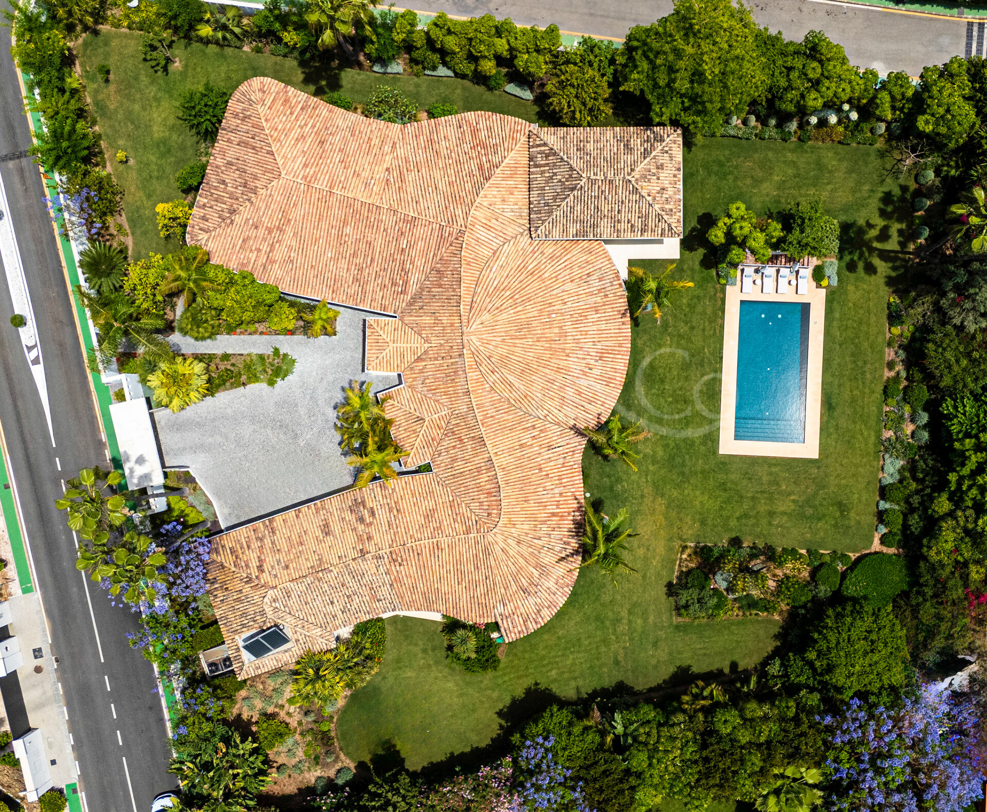 The Cerquilla Gardens - Una Villa Atemporal, Nueva Andalucía
