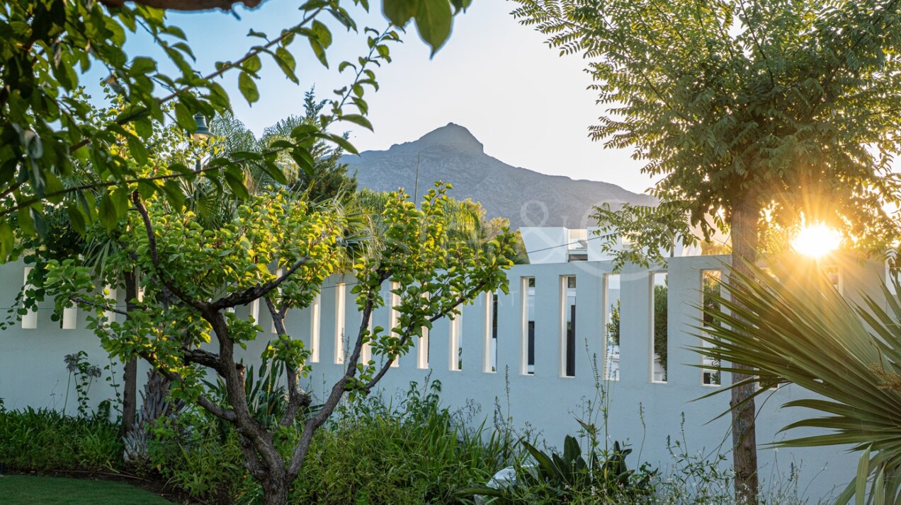 The Cerquilla Gardens - A Timeless Villa, Nueva Andalucia