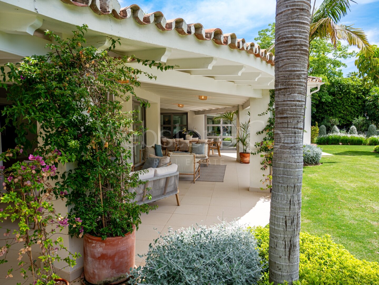 The Cerquilla Gardens - A Timeless Villa, Nueva Andalucia