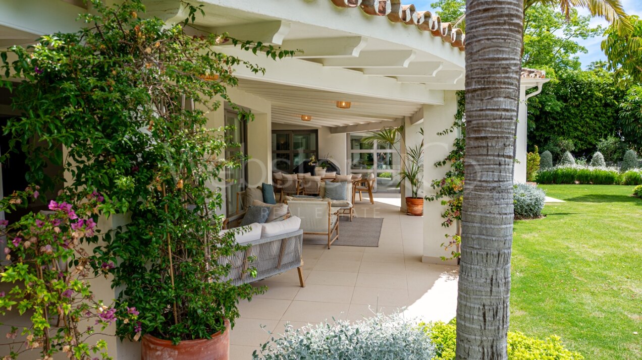 The Cerquilla Gardens - A Timeless Villa, Nueva Andalucia