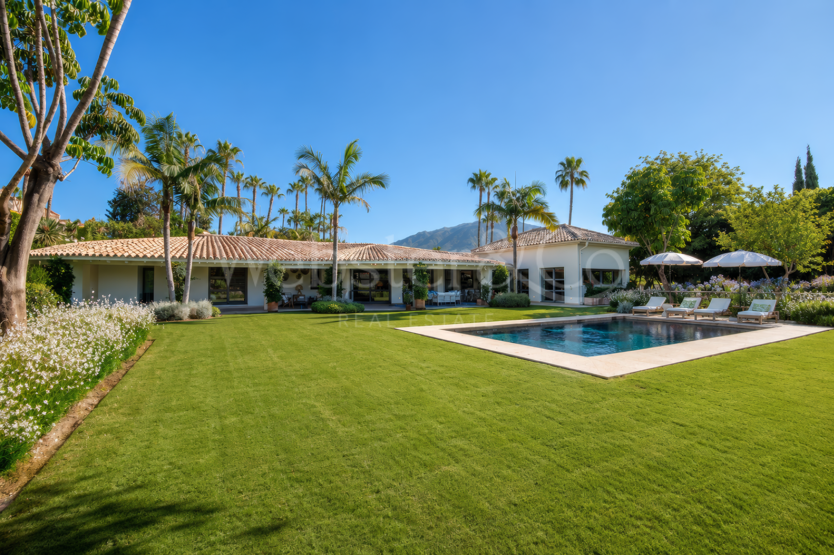 The Cerquilla Gardens - Una Villa Atemporal, Nueva Andalucía
