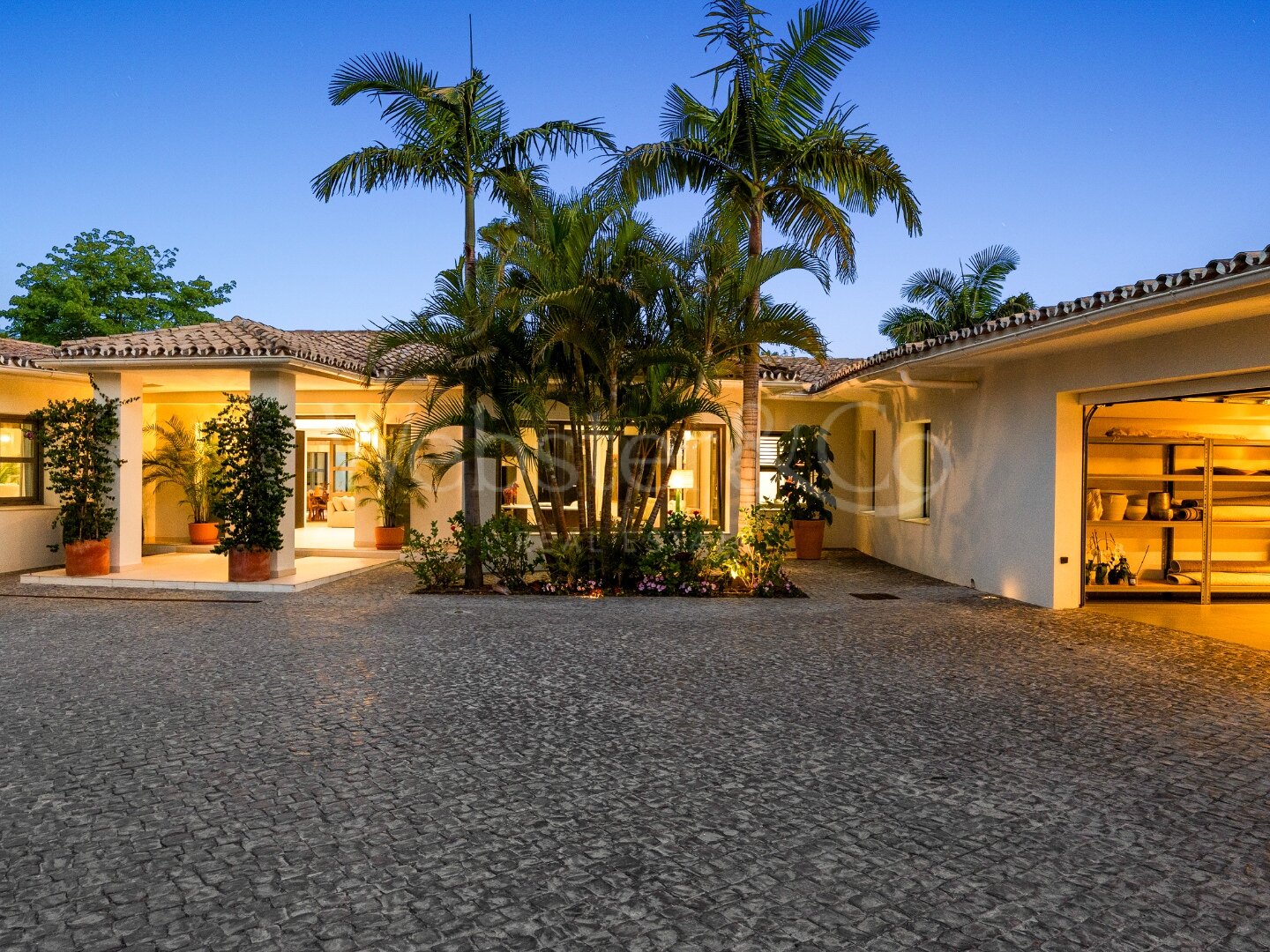 The Cerquilla Gardens - A Timeless Villa, Nueva Andalucia
