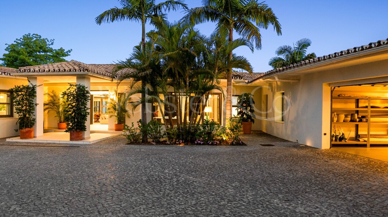The Cerquilla Gardens - A Timeless Villa, Nueva Andalucia