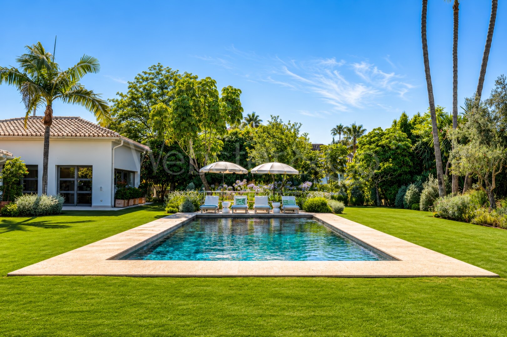 The Cerquilla Gardens - A Timeless Villa, Nueva Andalucia
