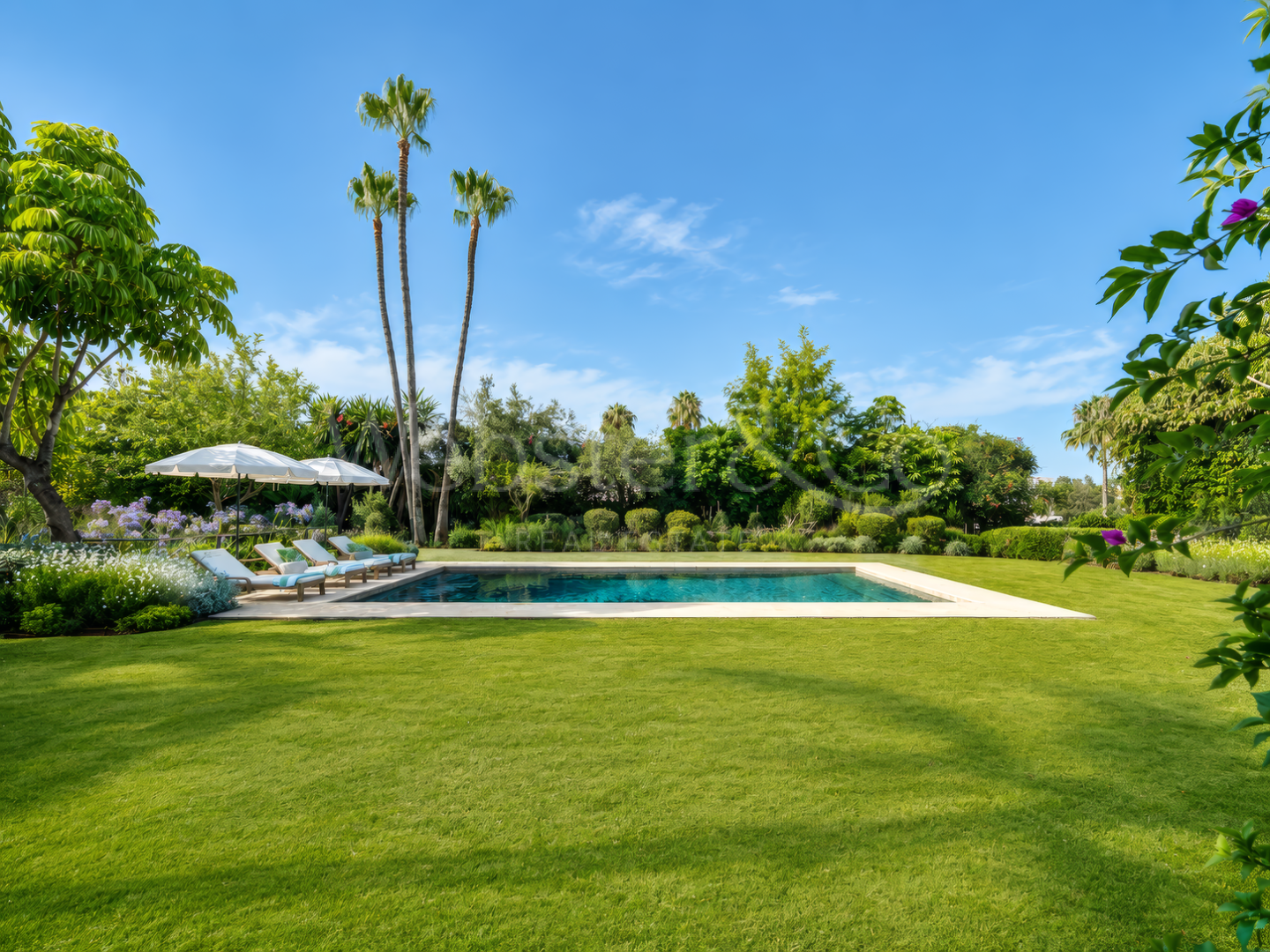 The Cerquilla Gardens - Una Villa Atemporal, Nueva Andalucía