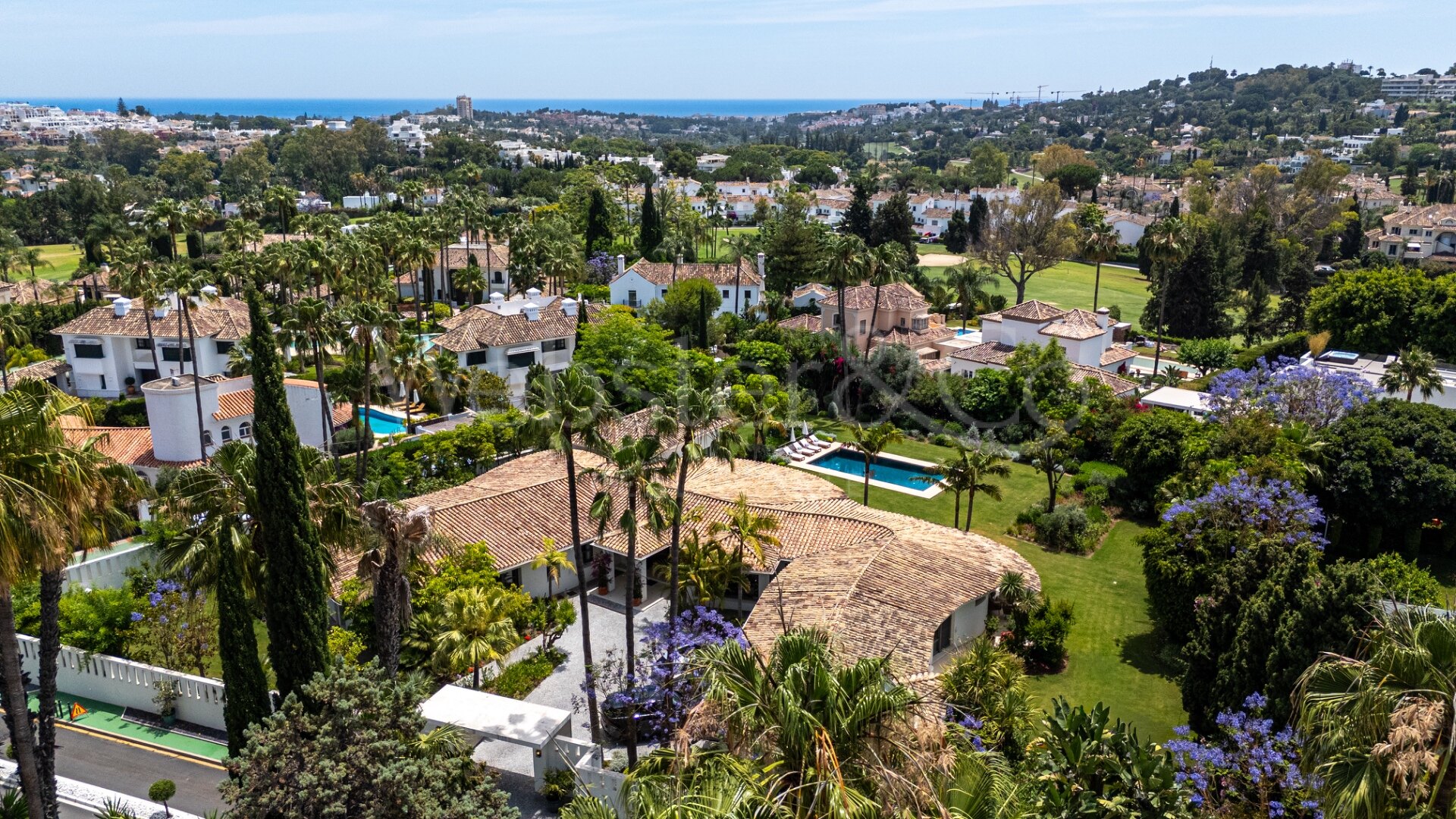 The Cerquilla Gardens - A Timeless Villa, Nueva Andalucia