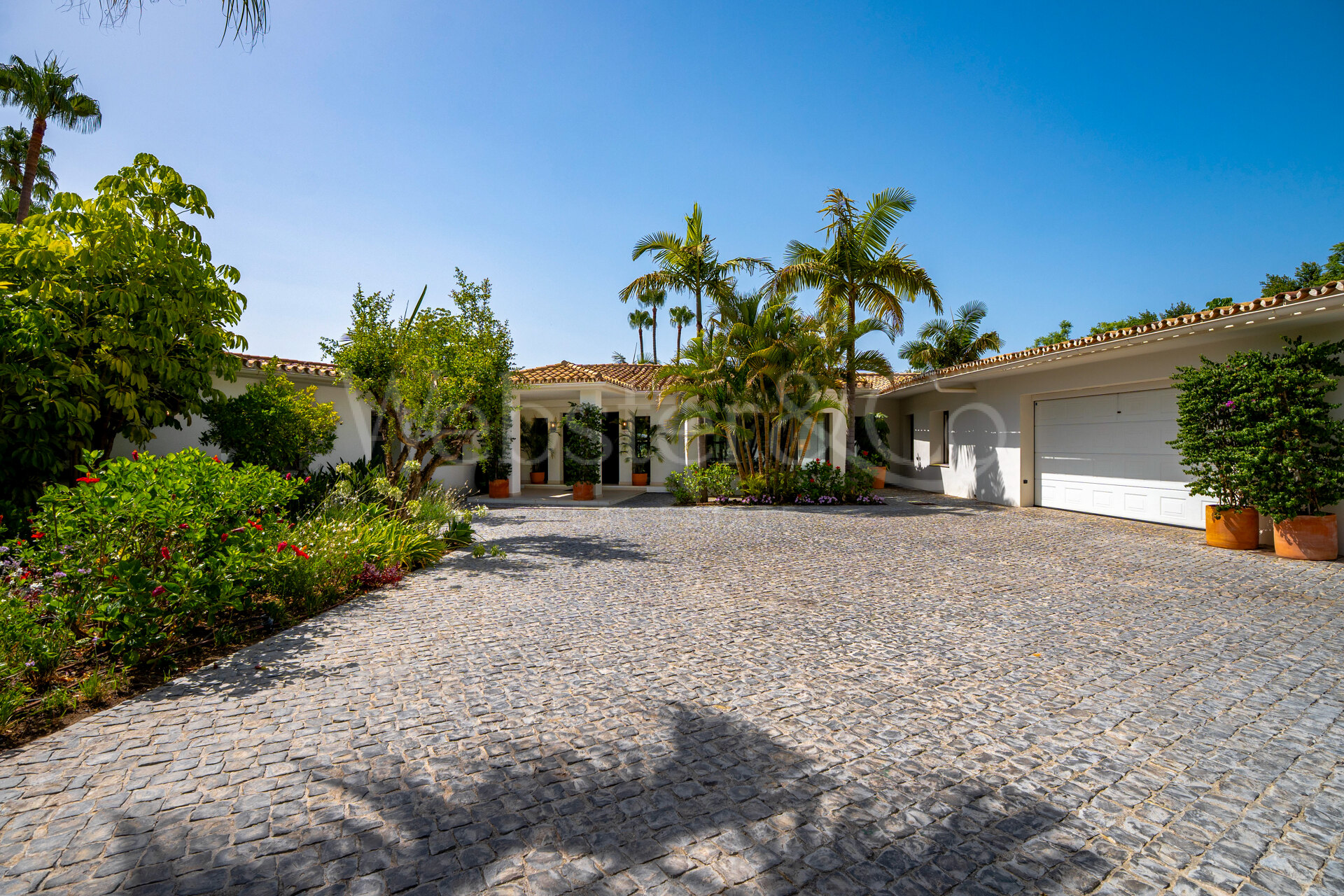 The Cerquilla Gardens - Una Villa Atemporal, Nueva Andalucía