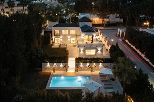 Property Highlights:- Fully Renovated- Las Brisas Location- Private Plot- La Concha Views- Four En-Suite Bedrooms- Open-Plan Living- Large Swimming Pool- Underfloor Heating- Gated Parking- High Rental Potential
