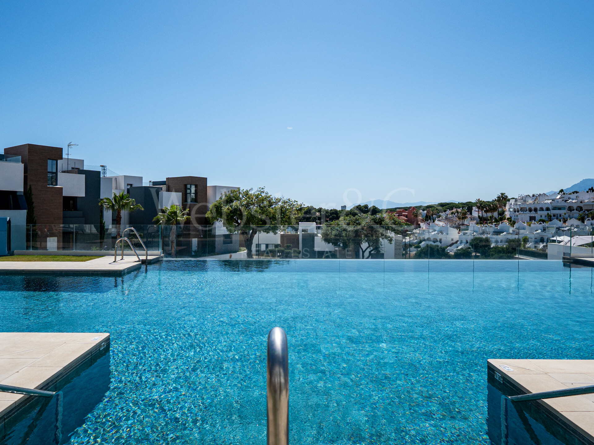 Apartment Nirvana - Lujo Enfrente de Golf, Cabopino