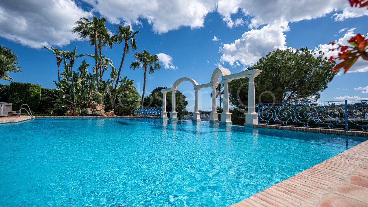Aloha Palace - Opulent Villa in Nueva Andalucia