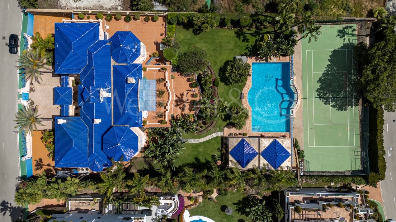 Aloha Palace - Opulent Villa in Nueva Andalucia