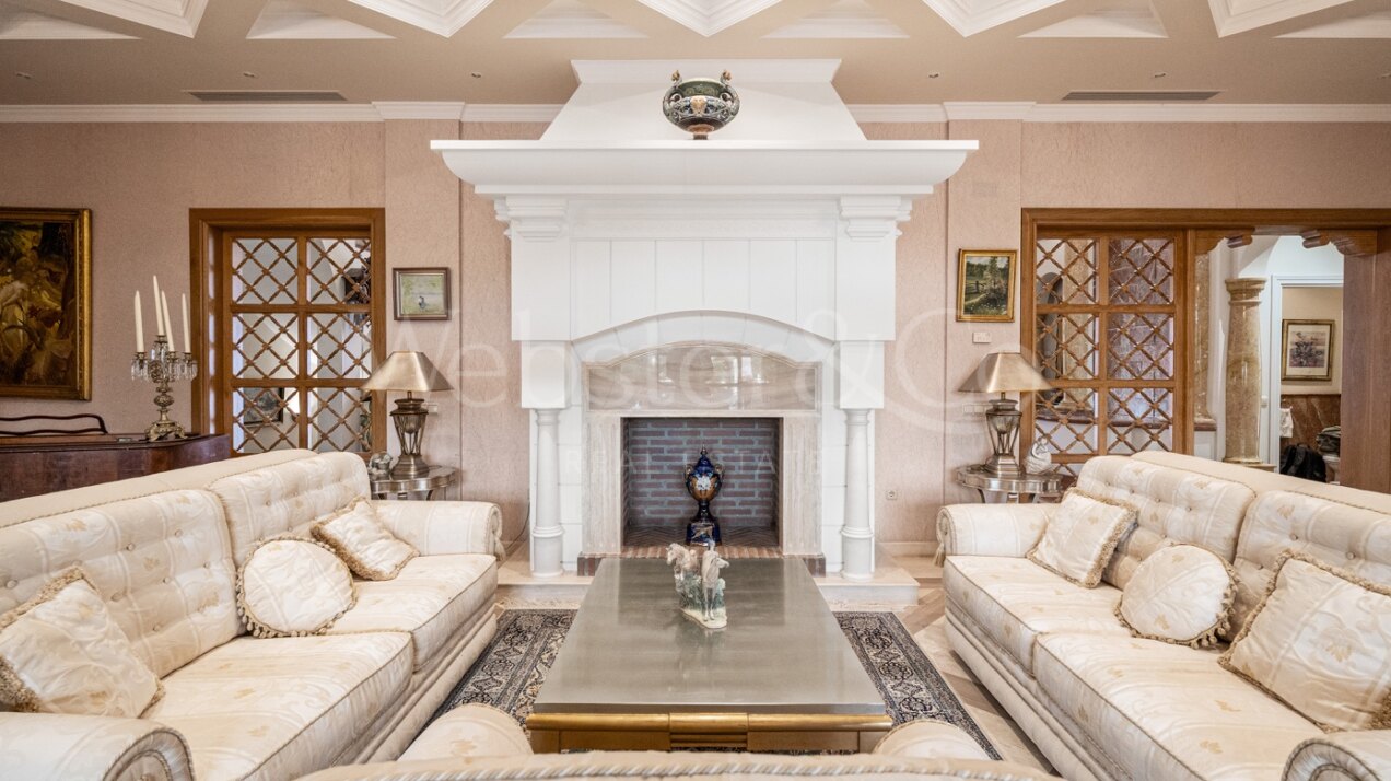 Aloha Palace - Opulent Villa in Nueva Andalucia