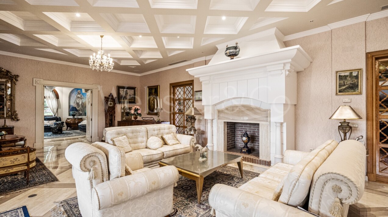Aloha Palace - Opulent Villa in Nueva Andalucia