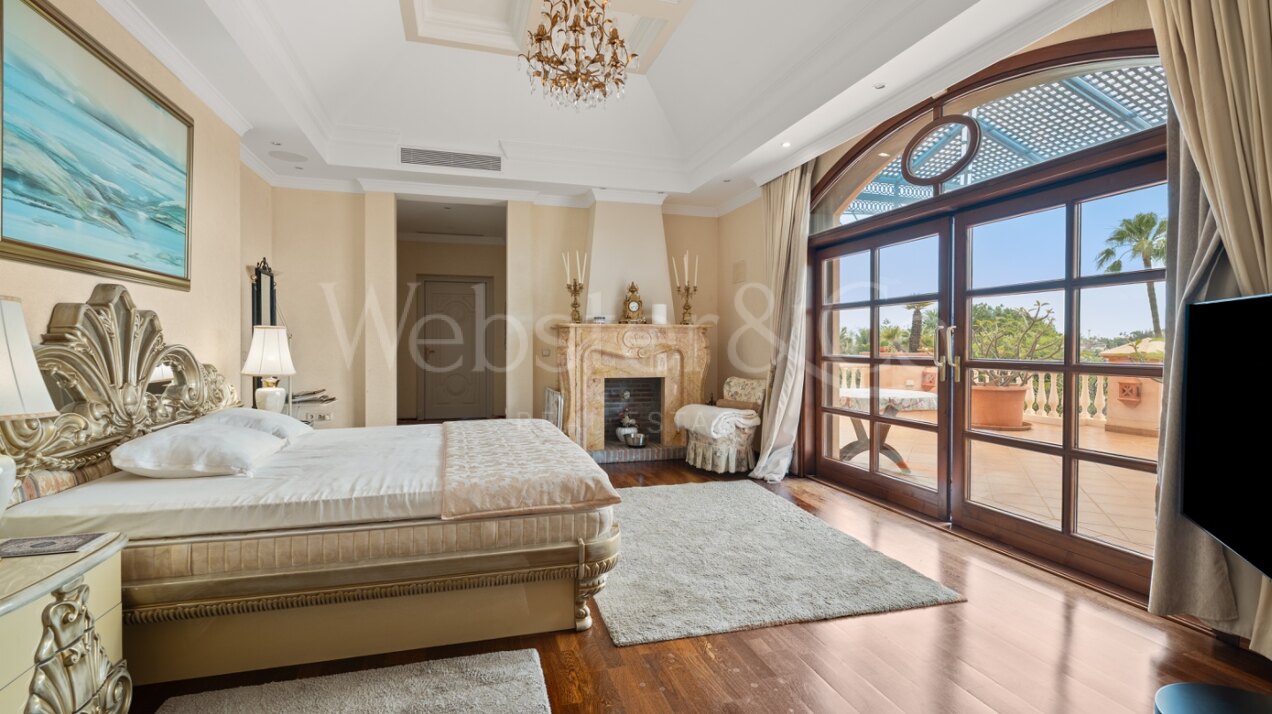 Aloha Palace - Opulent Villa in Nueva Andalucia