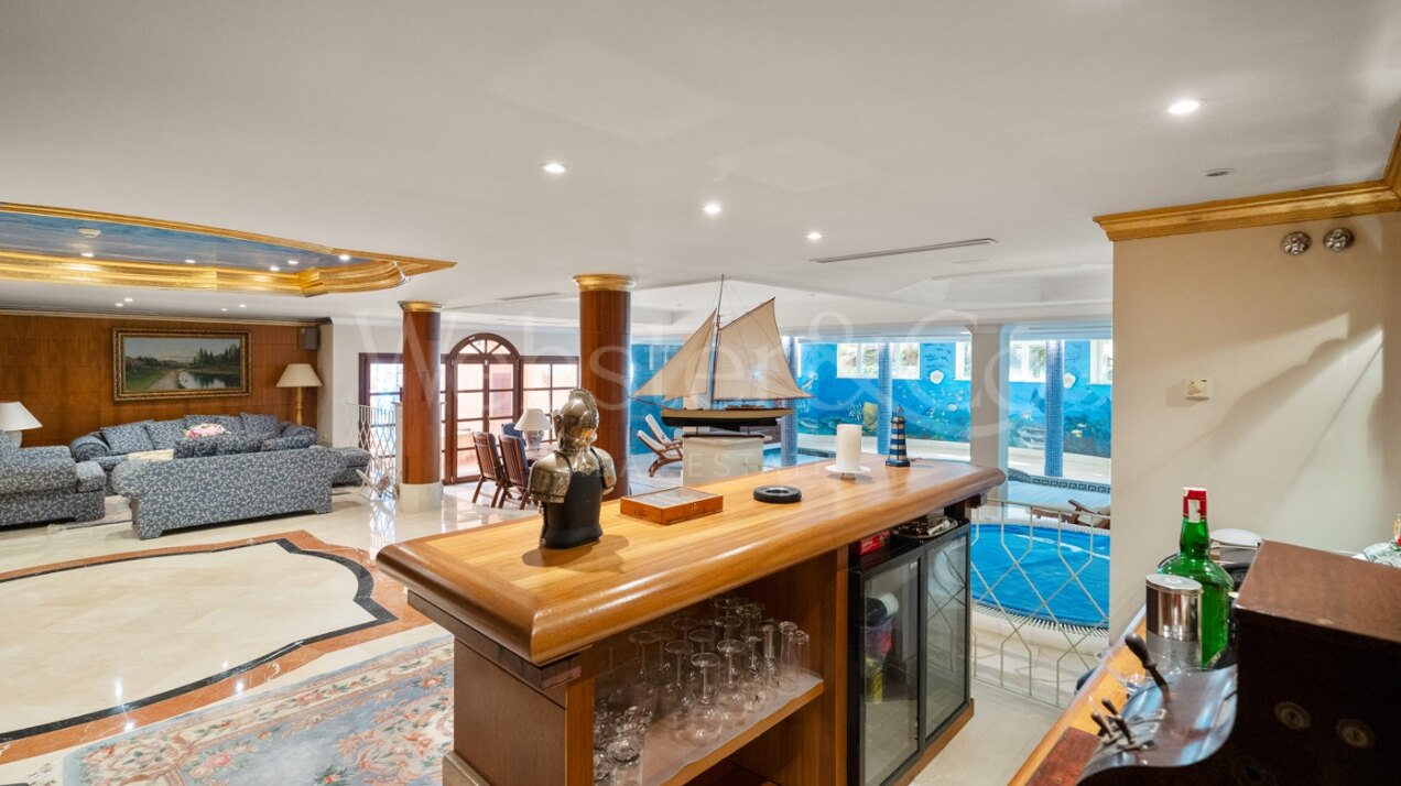 Aloha Palace - Opulent Villa in Nueva Andalucia
