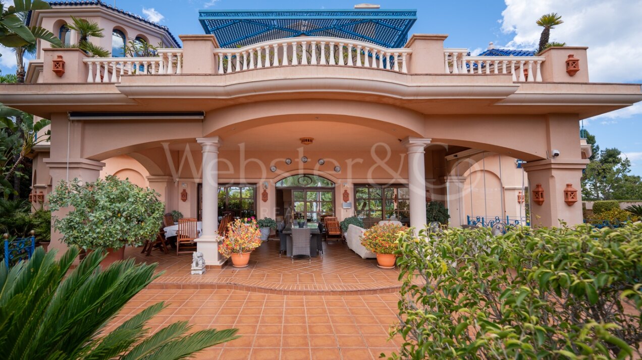 Aloha Palace - Opulent Villa in Nueva Andalucia
