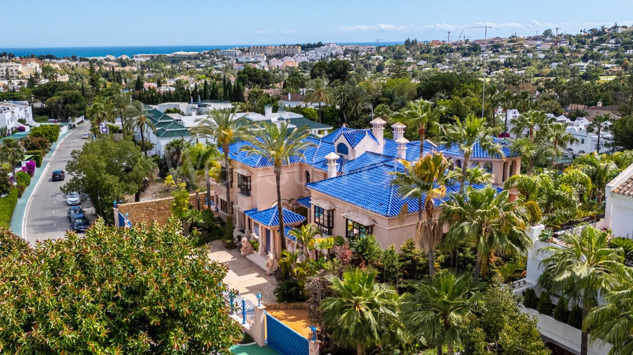 Aloha Palace - Opulent Villa in Nueva Andalucia