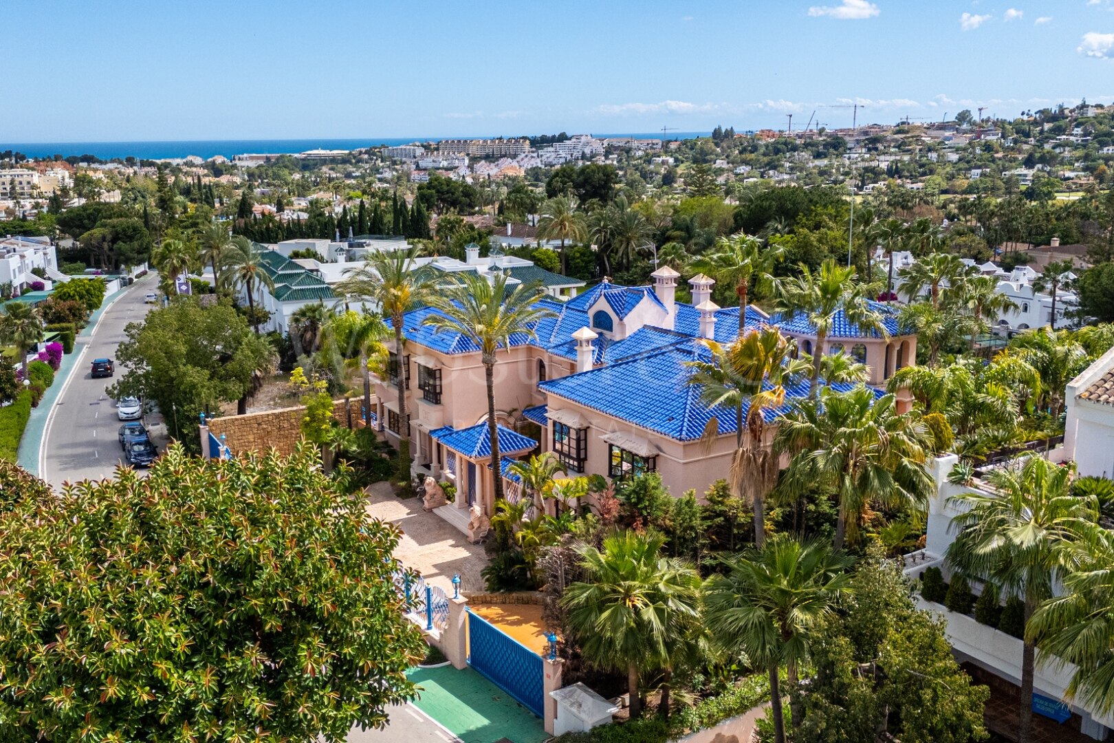 Aloha Palace - Opulent Villa in Nueva Andalucia