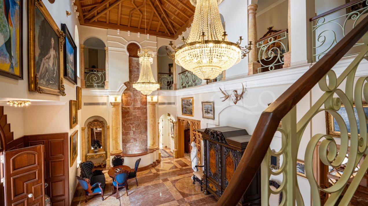 Aloha Palace - Opulent Villa in Nueva Andalucia