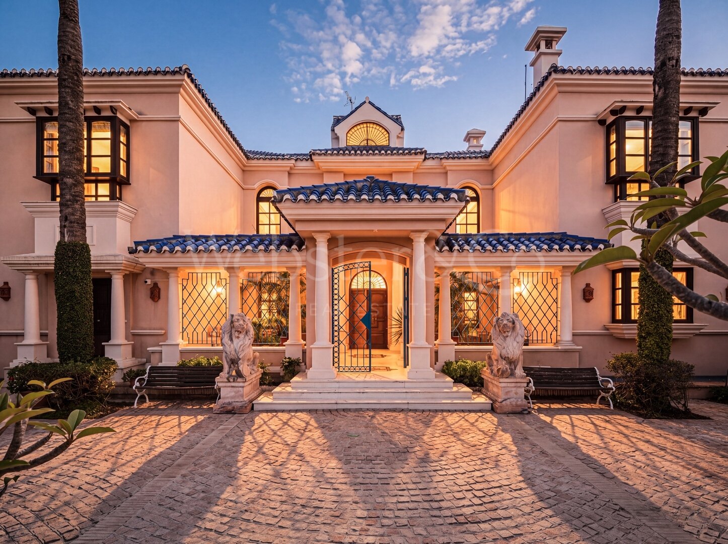 Aloha Palace - Opulent Villa in Nueva Andalucia