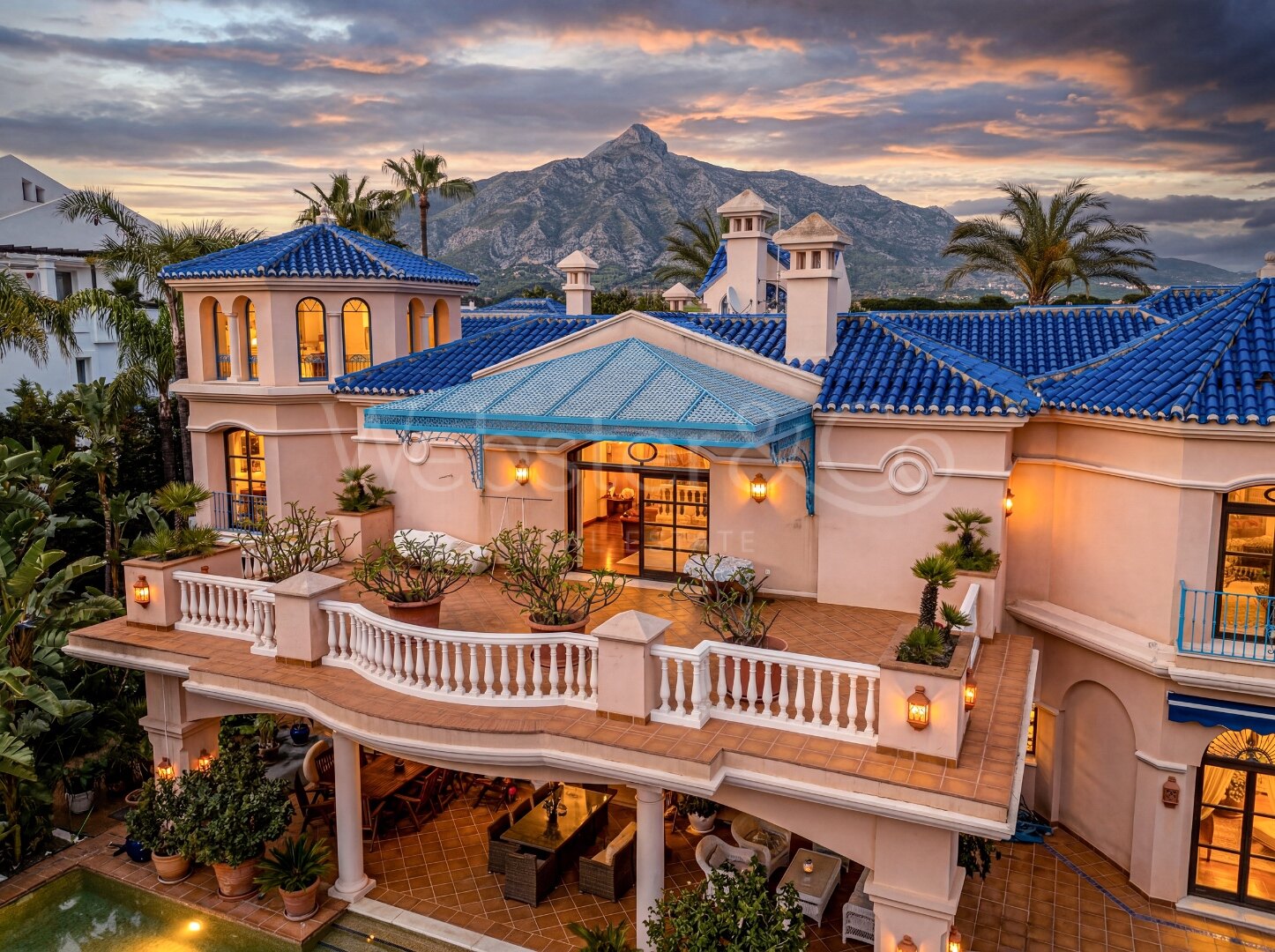 Aloha Palace - Opulent Villa in Nueva Andalucia