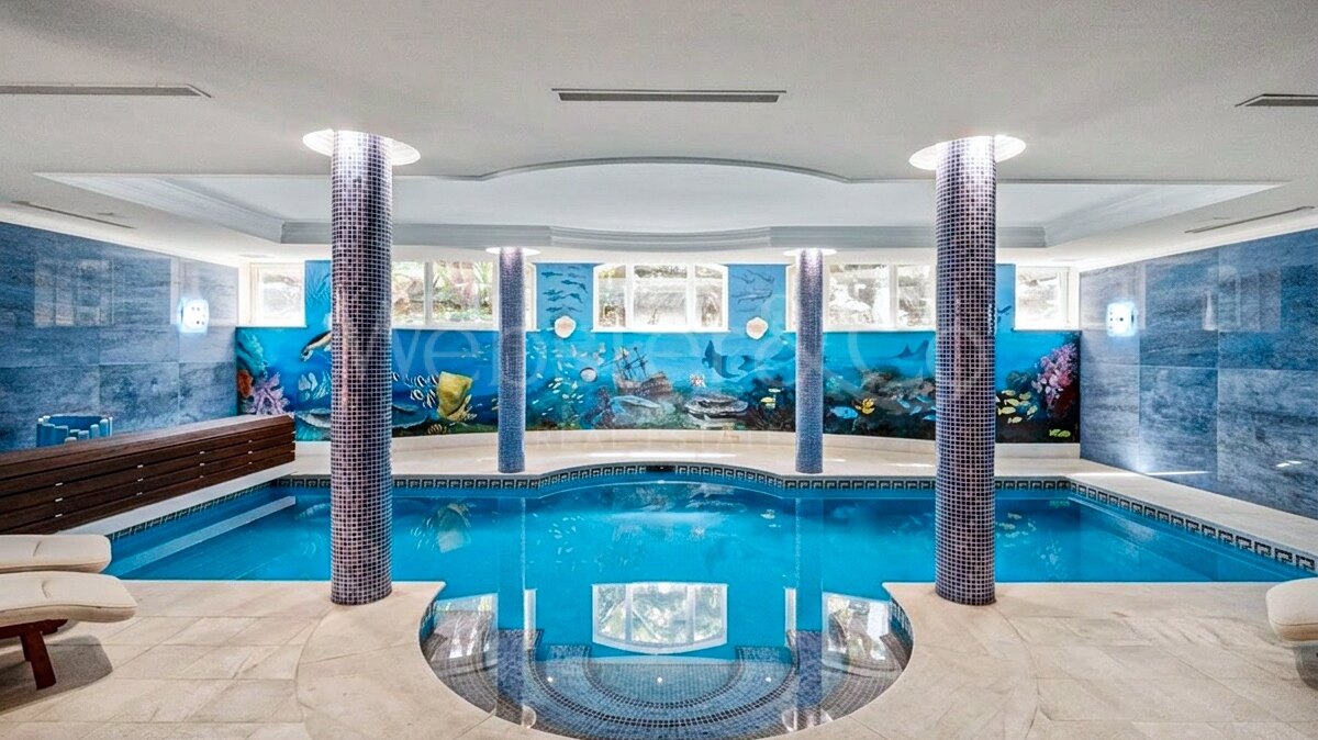 Aloha Palace - Opulent Villa in Nueva Andalucia