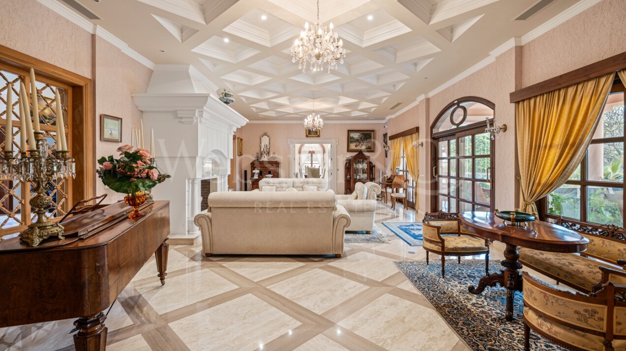 Aloha Palace - Opulent Villa in Nueva Andalucia