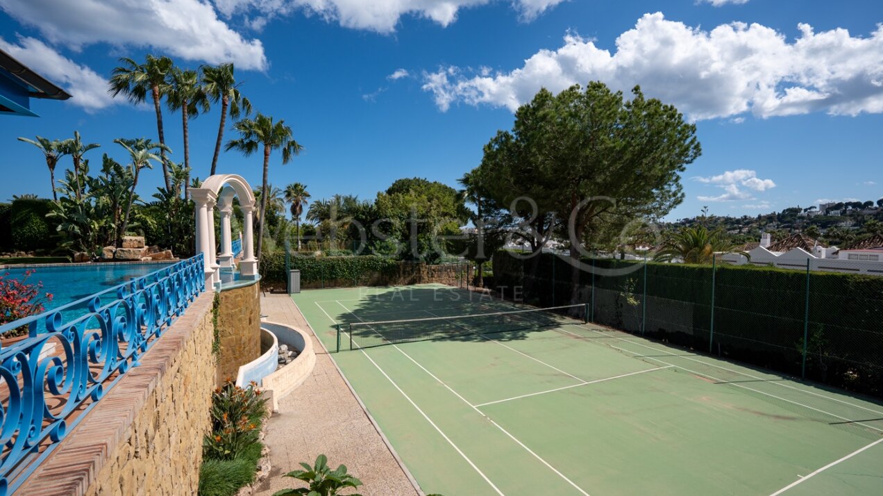 Aloha Palace - Opulent Villa in Nueva Andalucia