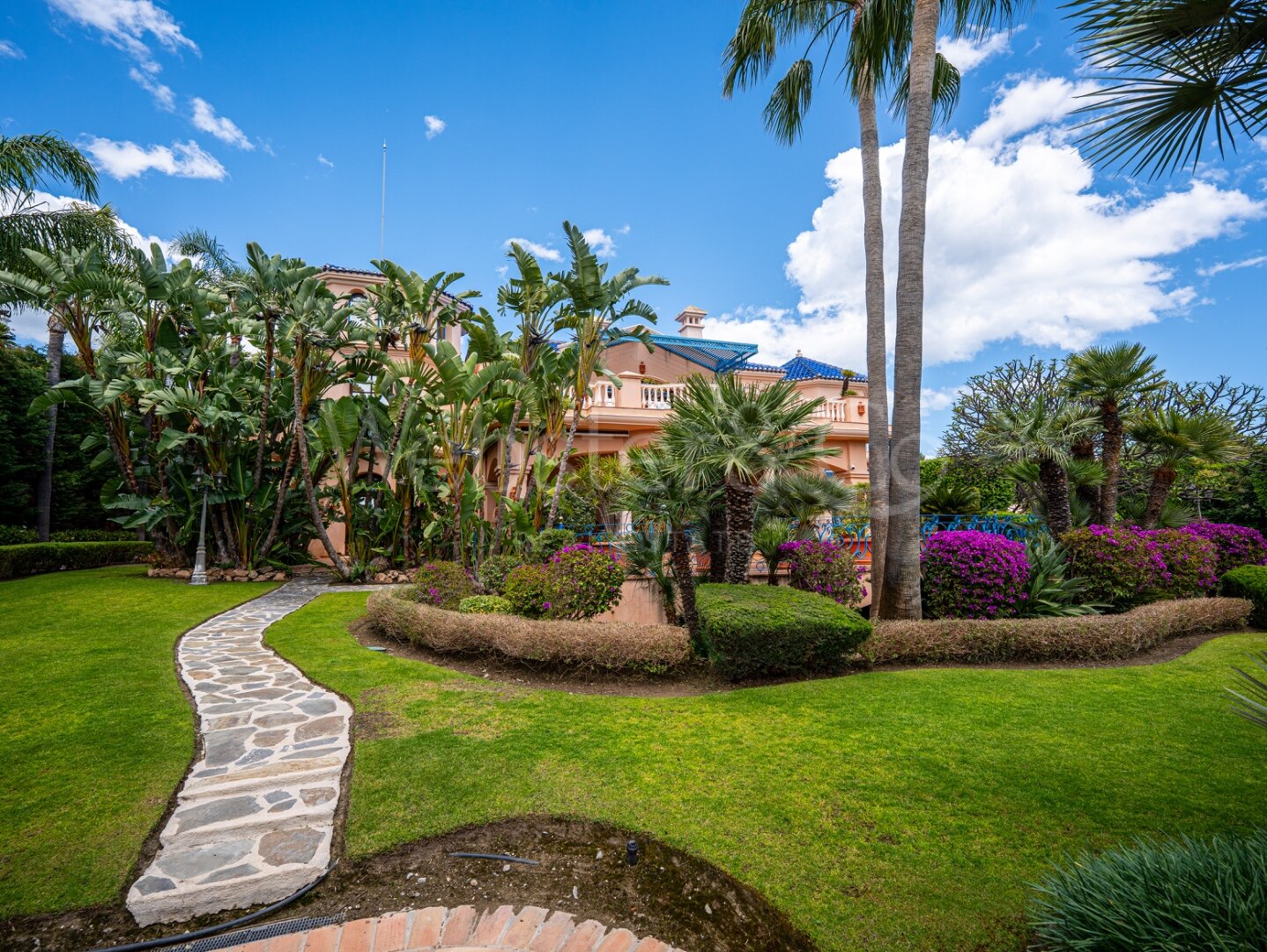 Aloha Palace - Opulent Villa in Nueva Andalucia
